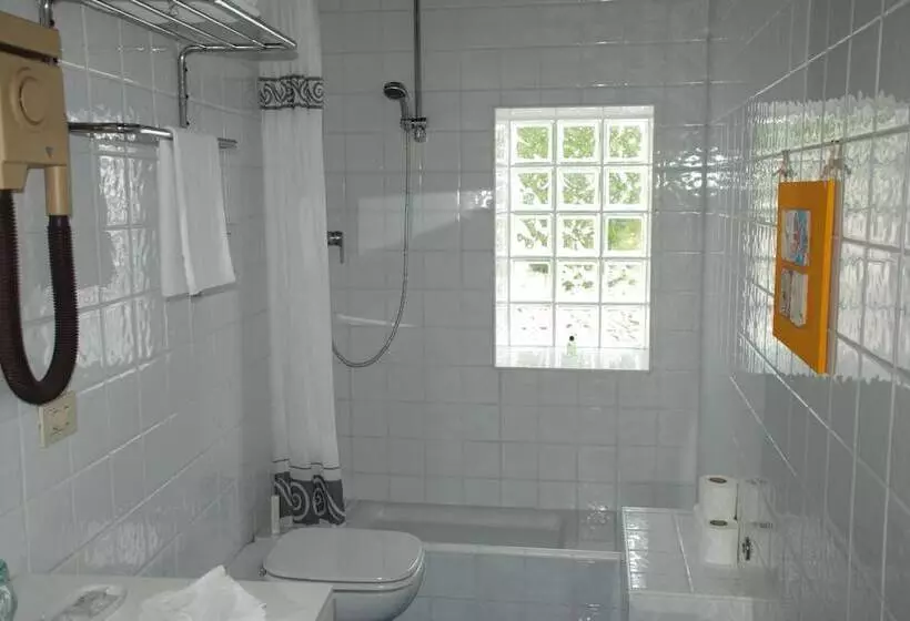 تختخواب و صبحانه La Tinassara