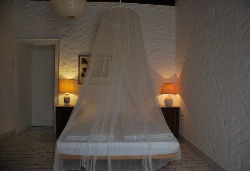 تختخواب و صبحانه La Tinassara