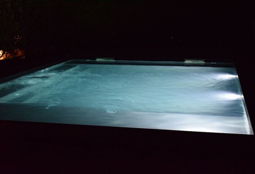 تختخواب و صبحانه La Tinassara