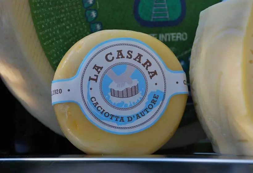 تختخواب و صبحانه La Tinassara