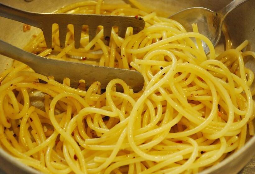 تختخواب و صبحانه La Tinassara