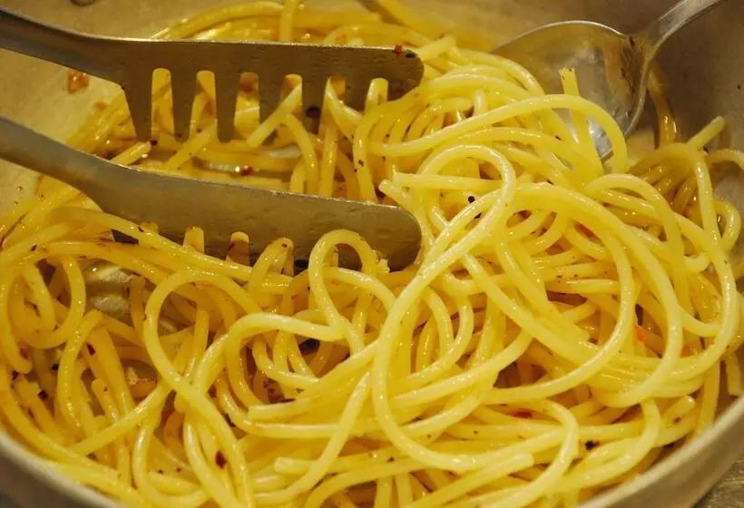 تختخواب و صبحانه La Tinassara