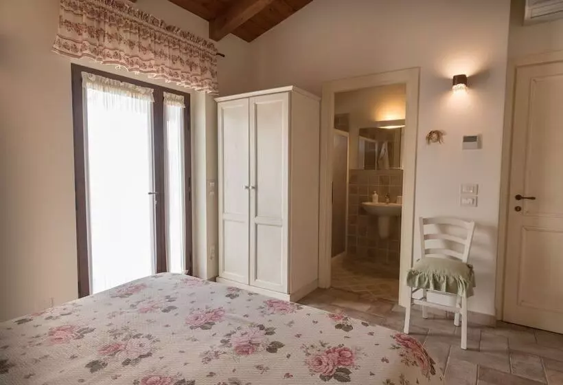 تختخواب و صبحانه Rosa Di Assisi