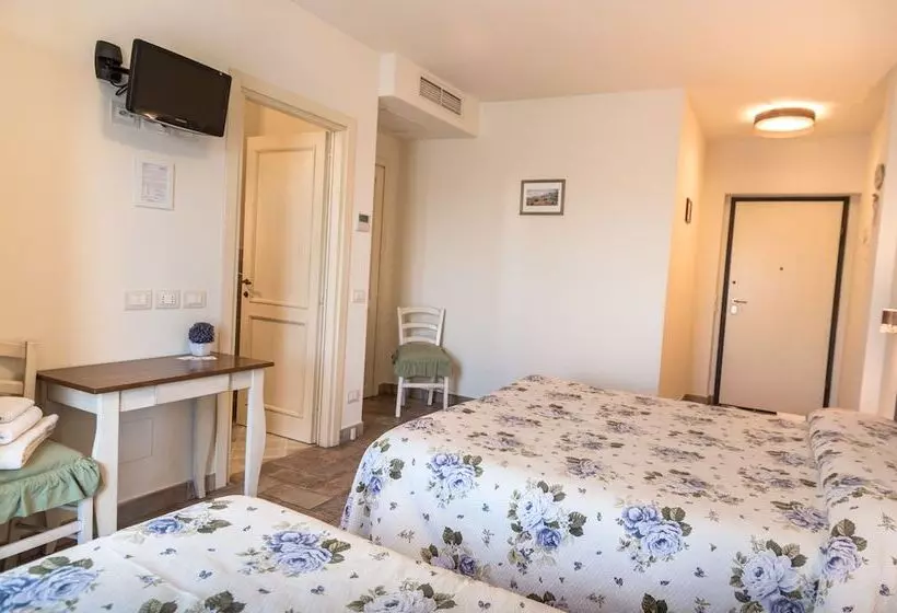 تختخواب و صبحانه Rosa Di Assisi