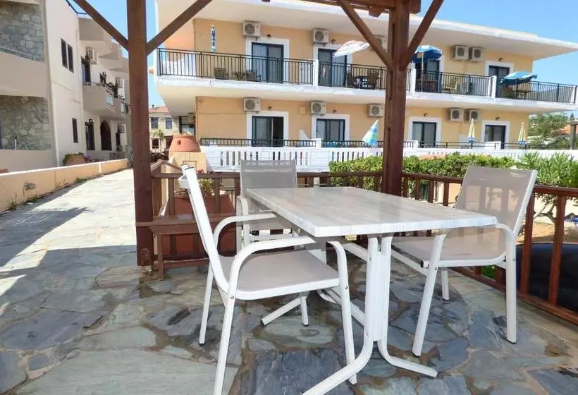 Camelia Studios & Apartments