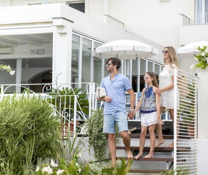 فندق Luxor Cattolica Beach