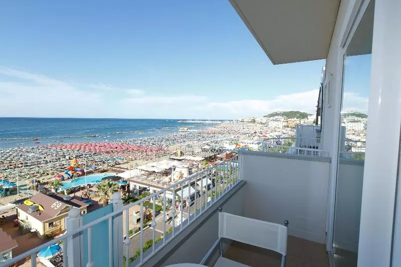 酒店 Luxor Cattolica Beach