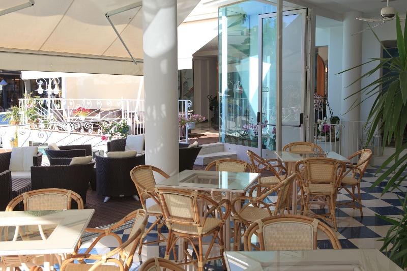 فندق Luxor Cattolica Beach