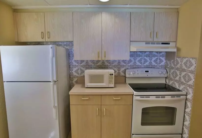 The Royal Islander - An All Suites Resort