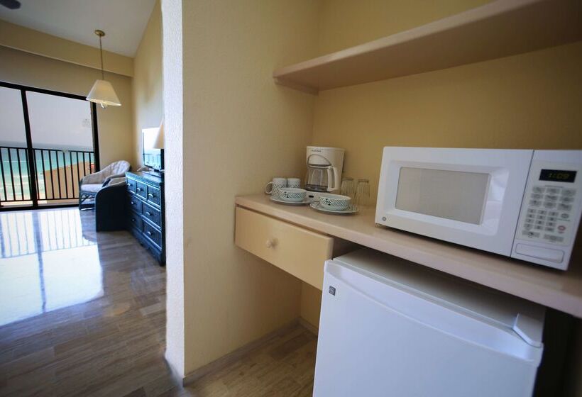 The Royal Islander - An All Suites Resort