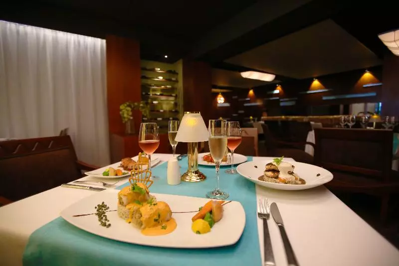 The Royal Islander - An All Suites Resort