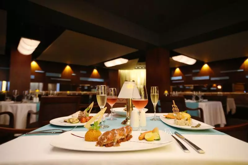 The Royal Islander - An All Suites Resort