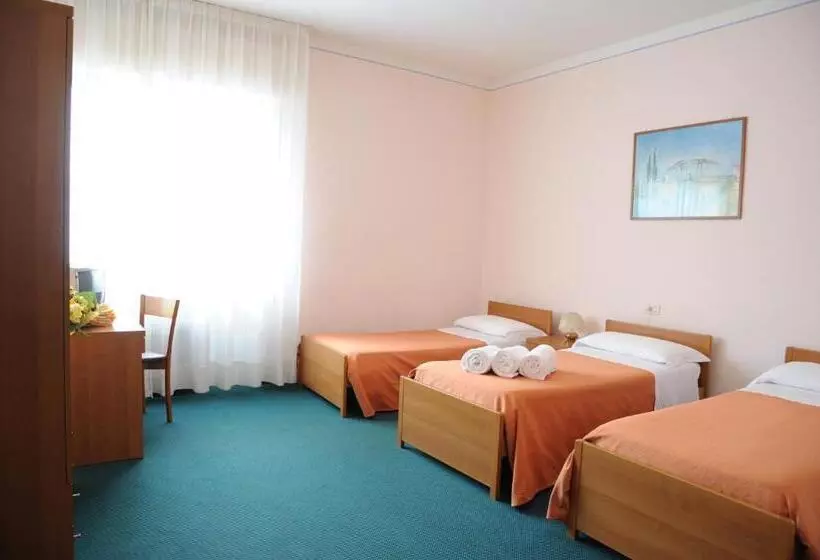 בית מלון כפרי Tre Castelli