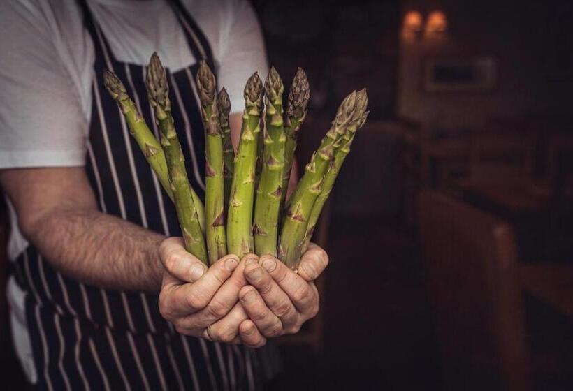 فندق Tweedies Bar And Lodge