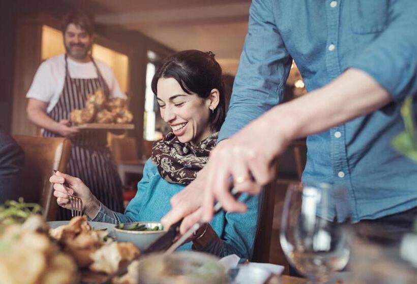 فندق Tweedies Bar And Lodge