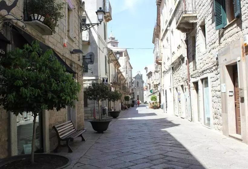B&b Piazza Di L Ara