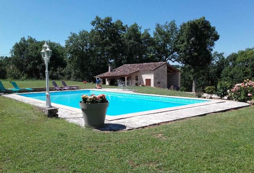 Bed and Breakfast A Labourdette