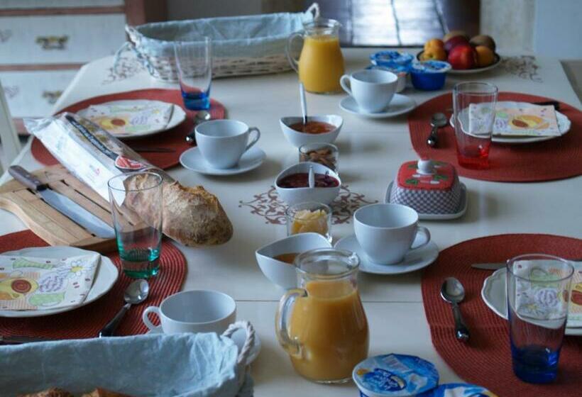 Bed and Breakfast A Labourdette