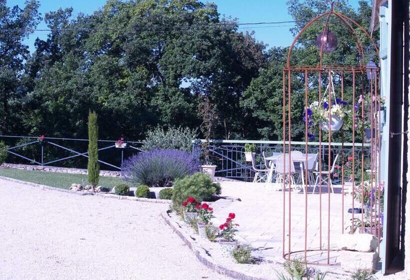 Bed and Breakfast A Labourdette