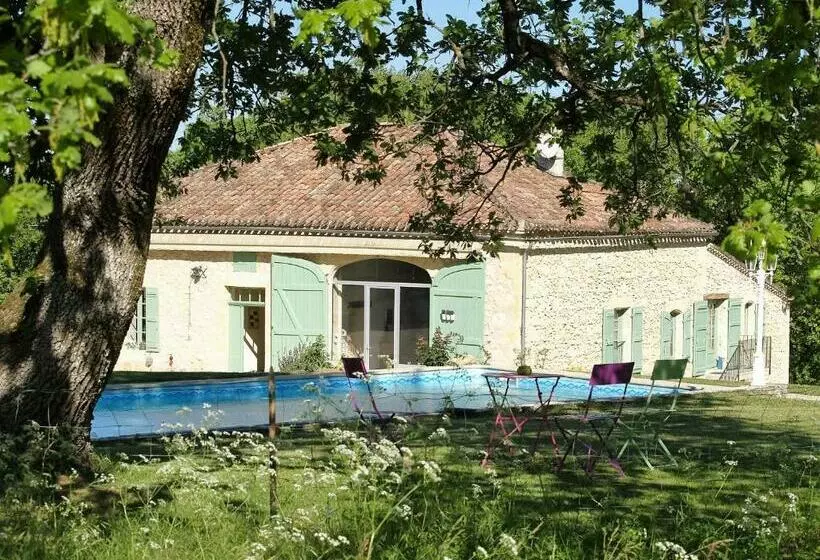 Bed and Breakfast A Labourdette