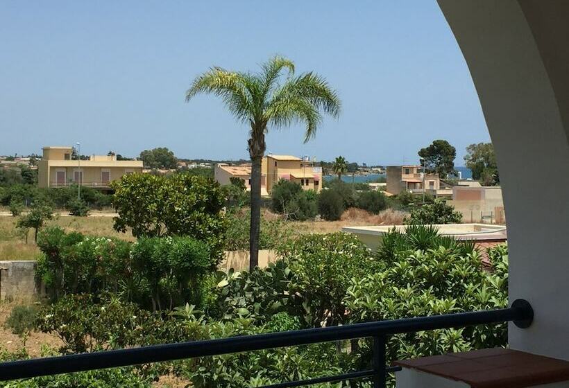 مبيت وإفطار Marricriu Camere Avola