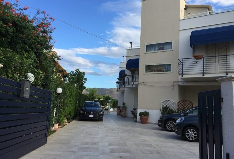 مبيت وإفطار Marricriu Camere Avola