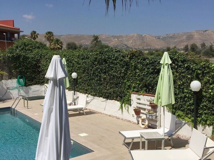 مبيت وإفطار Marricriu Camere Avola