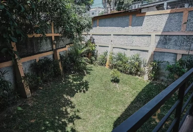 Hotelli Reddoorz Premium @ Permata Baloi Green