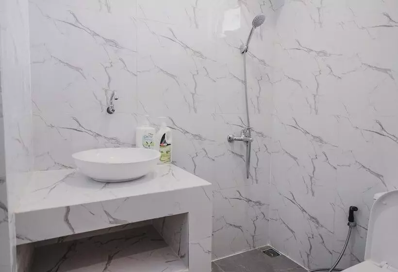 Hotelli Reddoorz Premium @ Permata Baloi Green