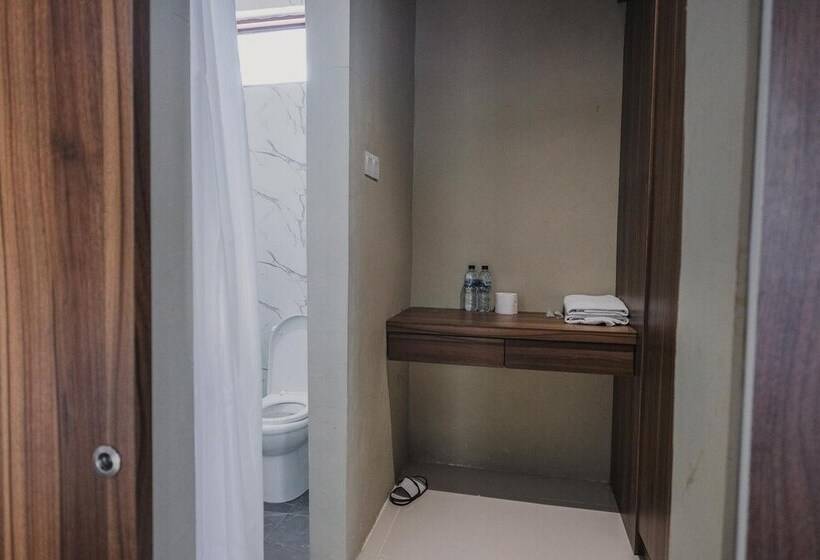 Отель Reddoorz Premium @ Permata Baloi Green