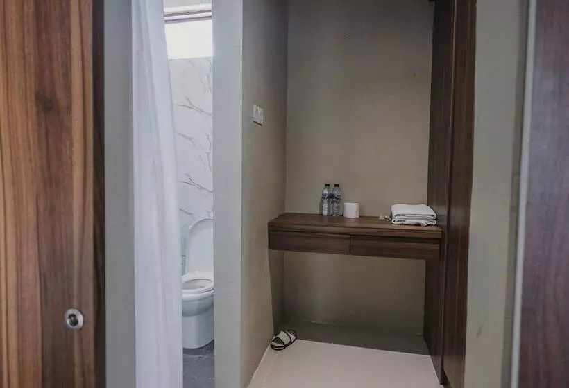 Hotelli Reddoorz Premium @ Permata Baloi Green