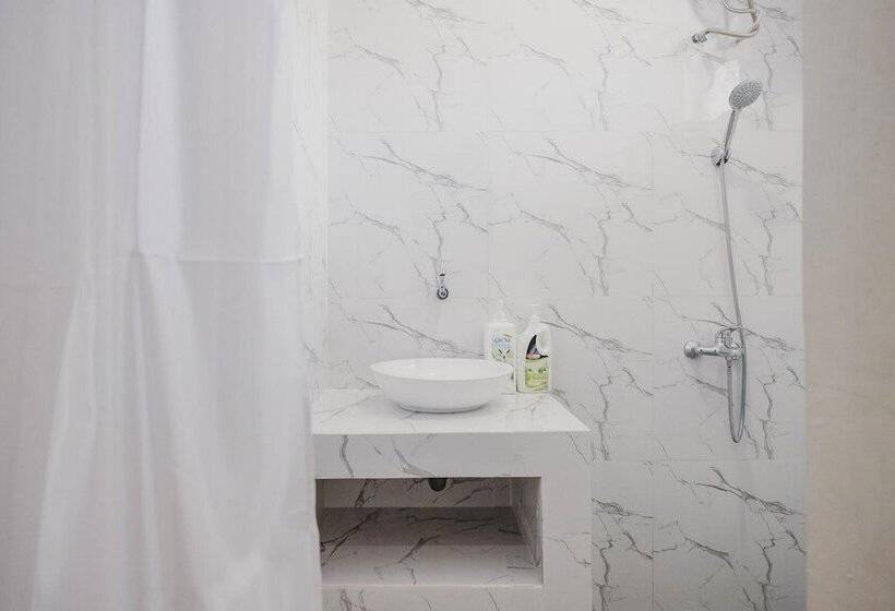 Отель Reddoorz Premium @ Permata Baloi Green