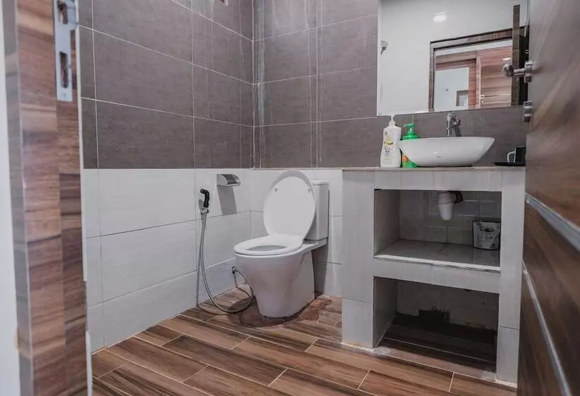 Hotelli Reddoorz Premium @ Permata Baloi Green