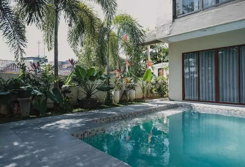 Hotelli Reddoorz Premium @ Permata Baloi Green