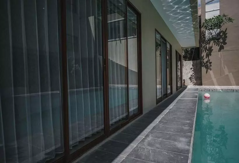 Hotelli Reddoorz Premium @ Permata Baloi Green