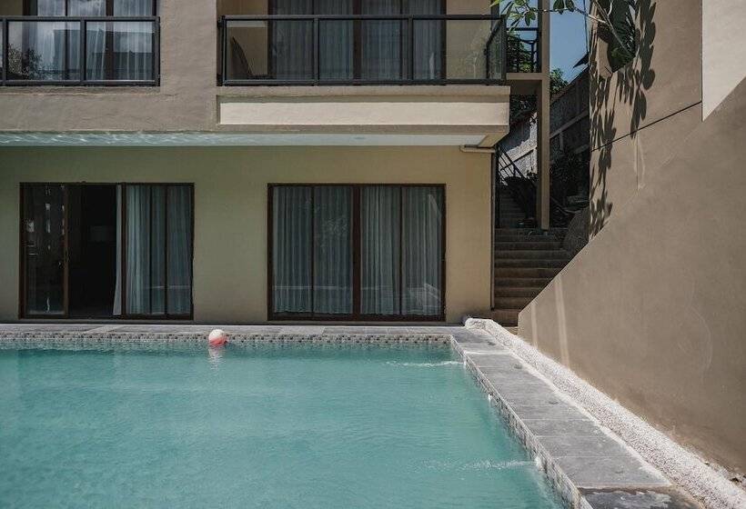 Отель Reddoorz Premium @ Permata Baloi Green