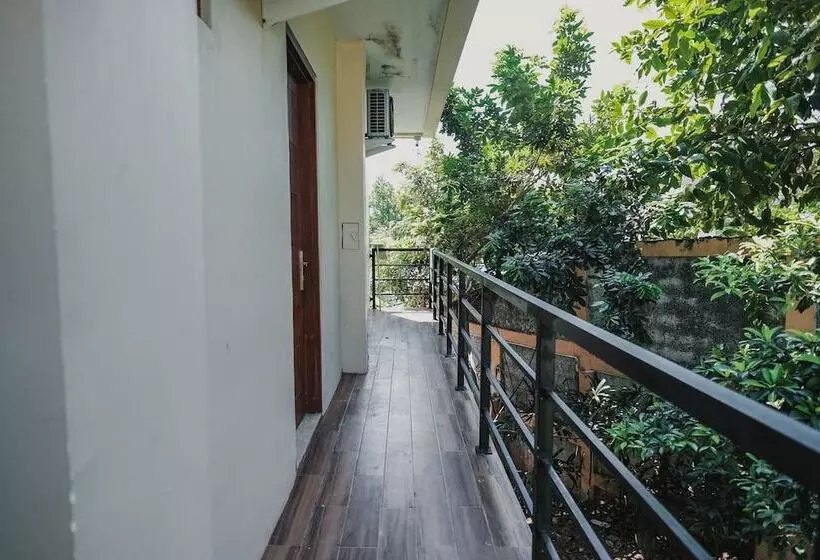 Hotelli Reddoorz Premium @ Permata Baloi Green