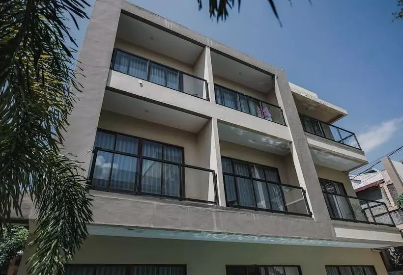 Hotelli Reddoorz Premium @ Permata Baloi Green