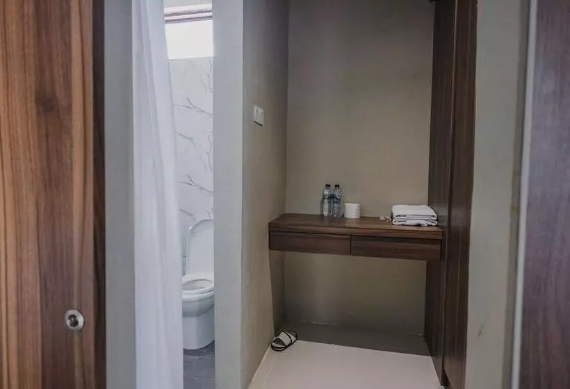 Hotelli Reddoorz Premium @ Permata Baloi Green