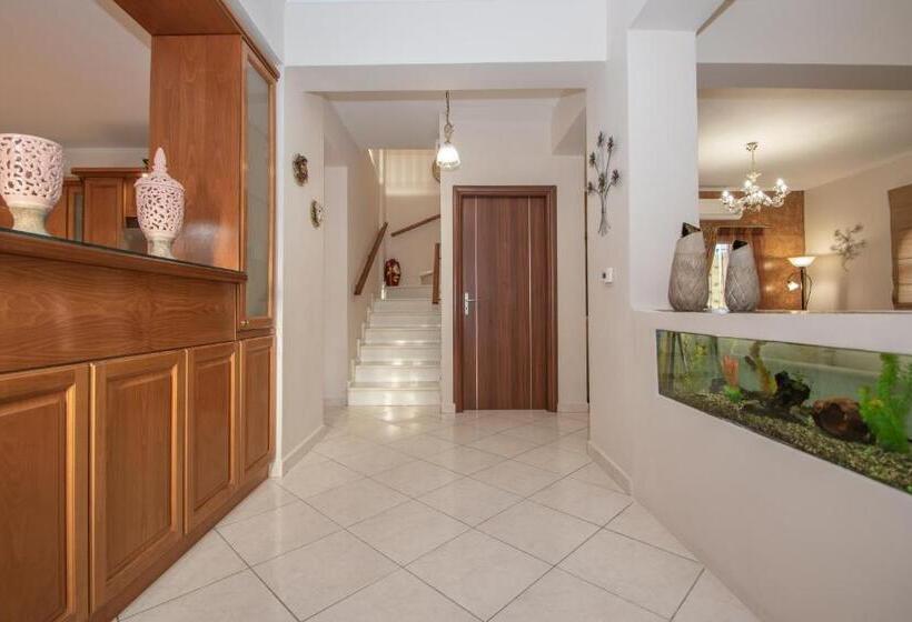 Kozanos Hotel & Suites