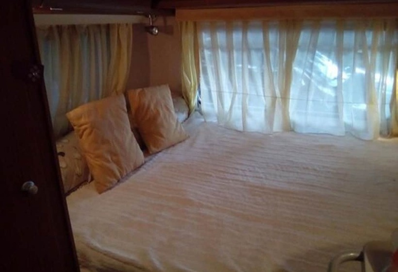 Пансион Caravane Eriba Au Bord De L Eure