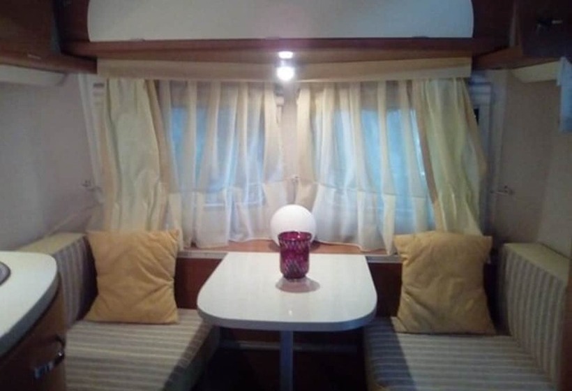 Пансион Caravane Eriba Au Bord De L Eure