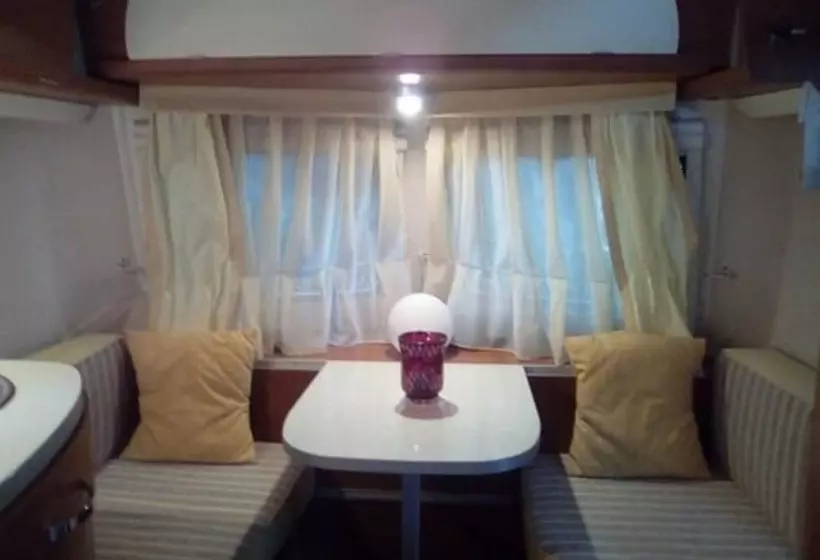 ペンション Caravane Eriba Au Bord De L Eure