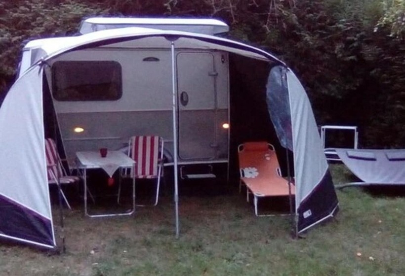 Пансион Caravane Eriba Au Bord De L Eure