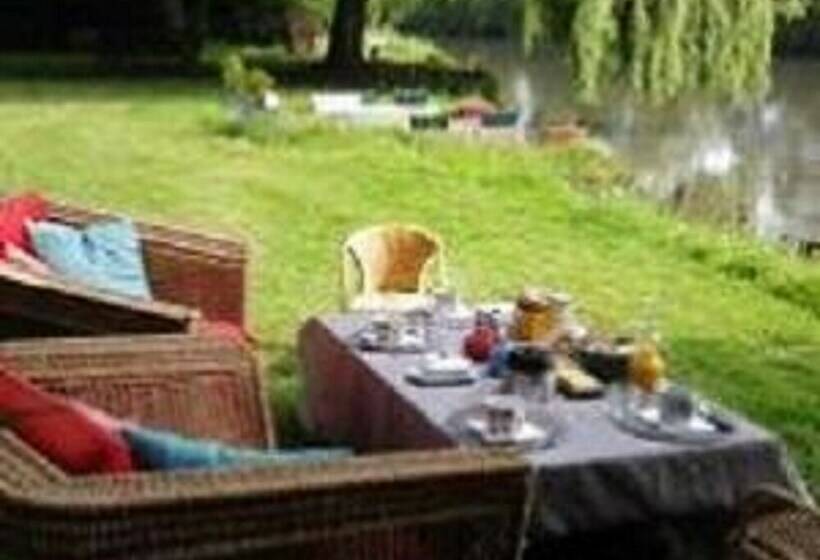 Пансион Caravane Eriba Au Bord De L Eure