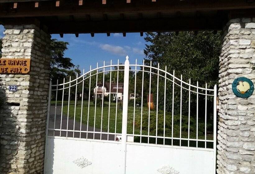 Пансион Caravane Eriba Au Bord De L Eure