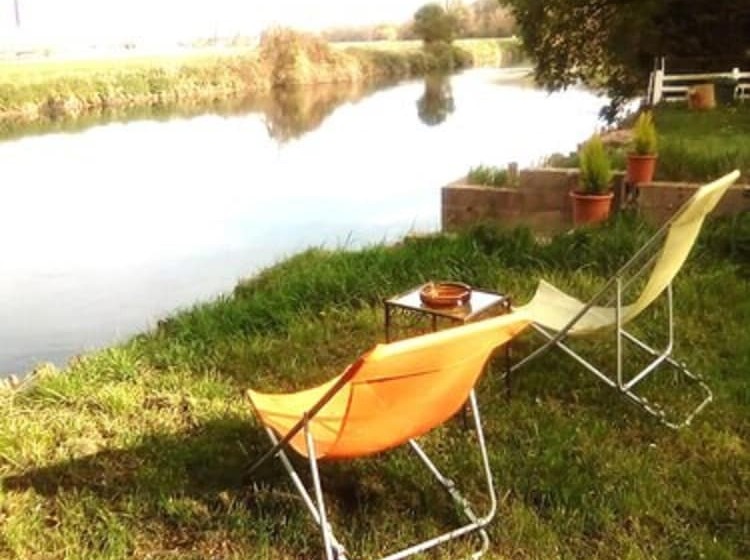 Пансион Caravane Eriba Au Bord De L Eure