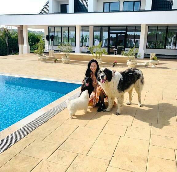 پانسیون Complex Eos