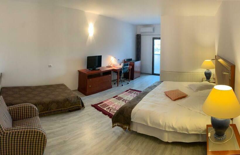 پانسیون Complex Eos