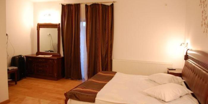 پانسیون Complex Eos